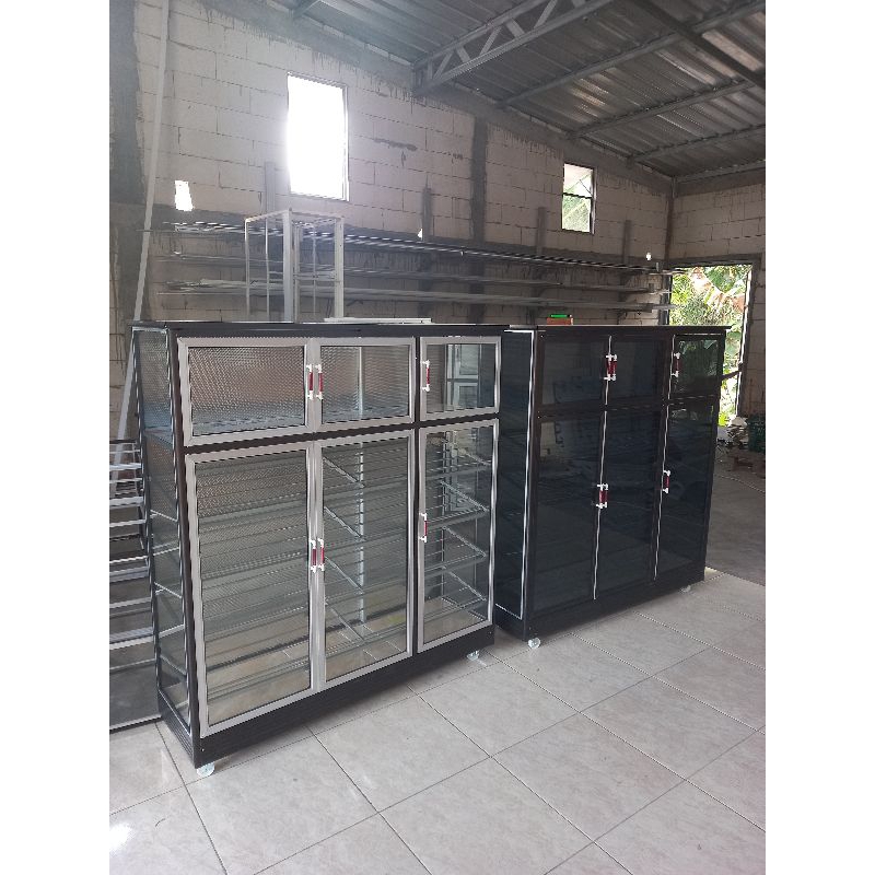 rak sepatu sandal dan helm