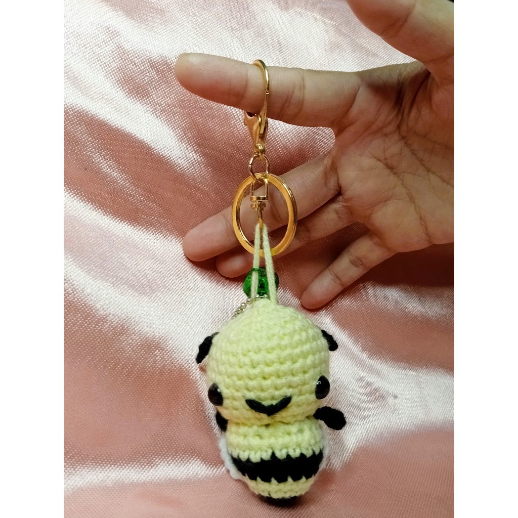 bee amigurumi keychain