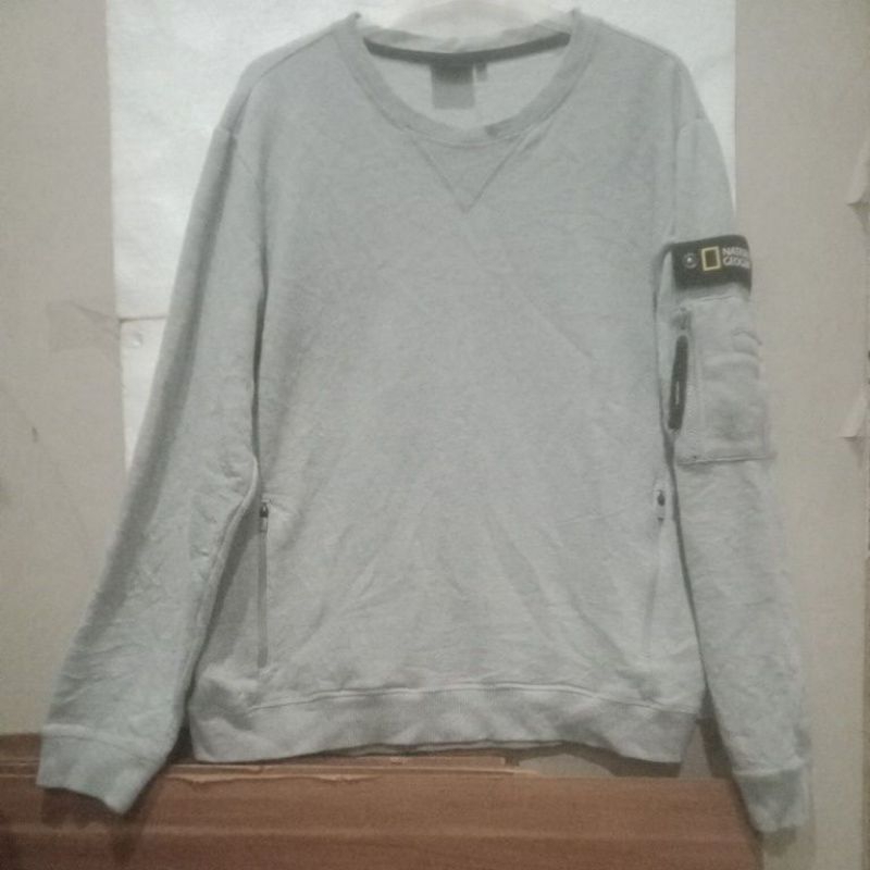 NATIONAL GEOGRAPHIC CN (pocket+patch lengan) grey size L SECOND ORIGINAL