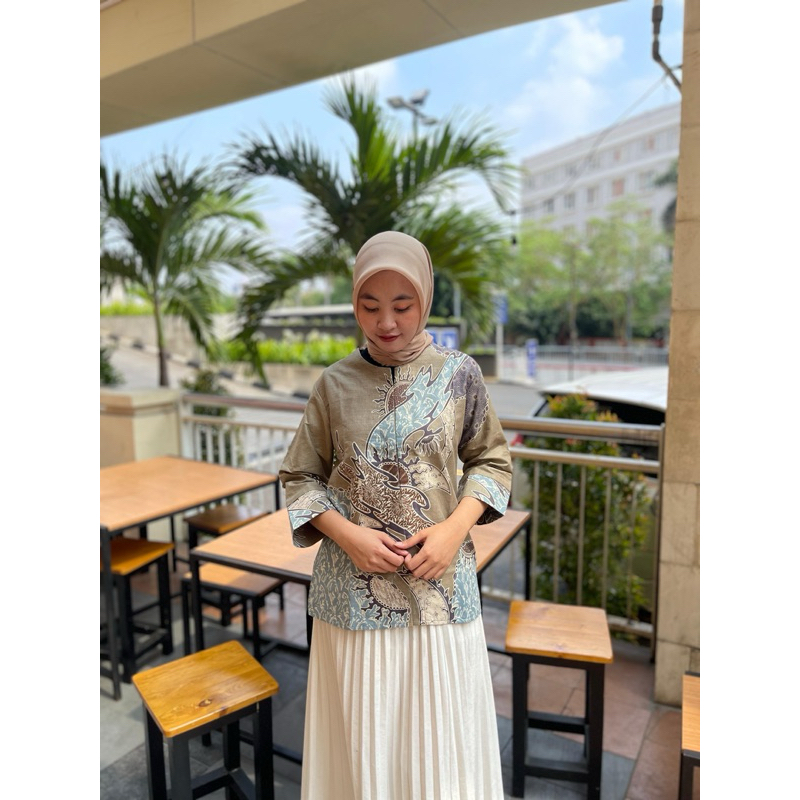 BLOUSE BATIK ATASAN WANITA QISTINA BATIK BAHAN KATUN MOTIF ABU ABSTRAK LAPIS FURING TRIKOT