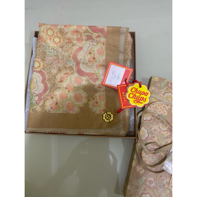 PL buttonscarves with box