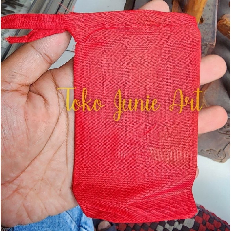 Kantong kain merah 10 x 5 cm