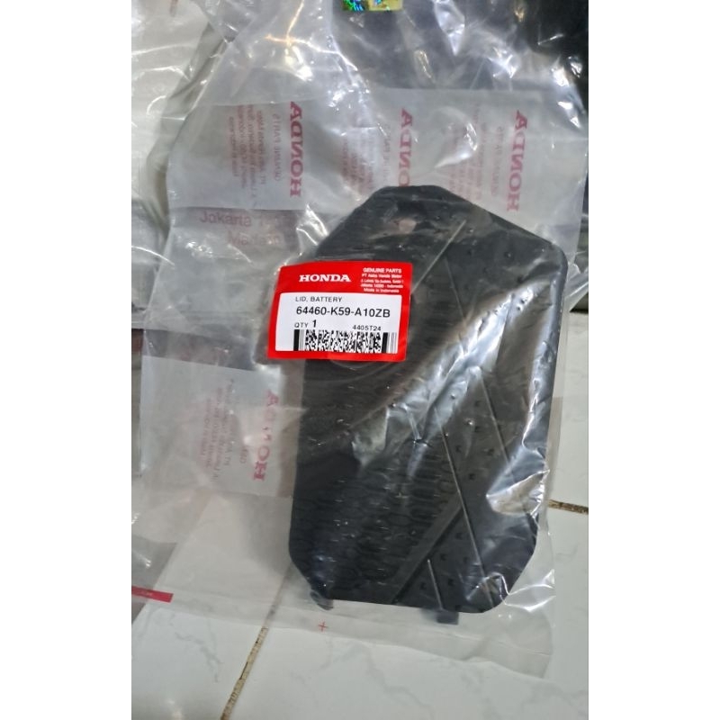 64460-K59-A10ZB Cover Tutup aki Vario 125/150 2015-2017