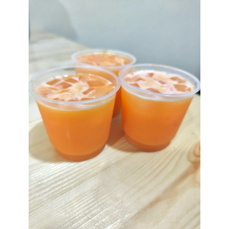 

Puding Mangga dan strawberry dipadu dengan Natadecoco yang bikin segar