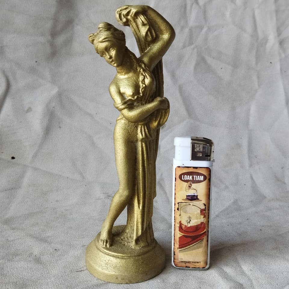 Pajangan Vintage Patung Keramik Wanita Italy