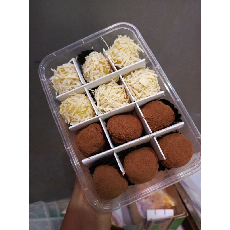 

Kue Mochi isi Coklat keju topping coklat bubuk keju