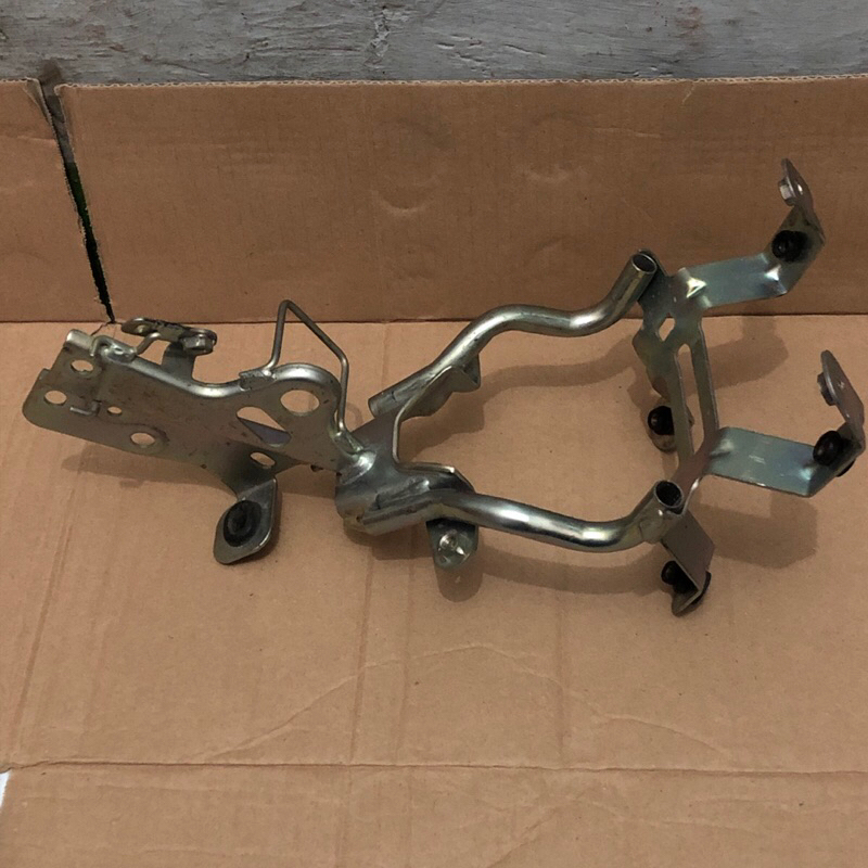 breket depan tameng YAMAHA LEXI original B3F