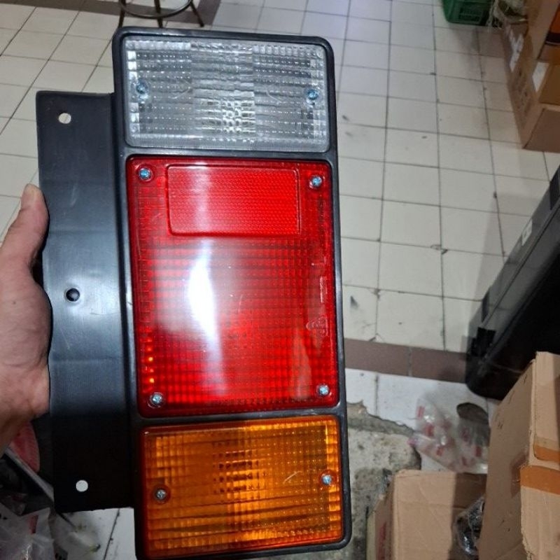 Lampu Stop rem belakang isuzu Elf