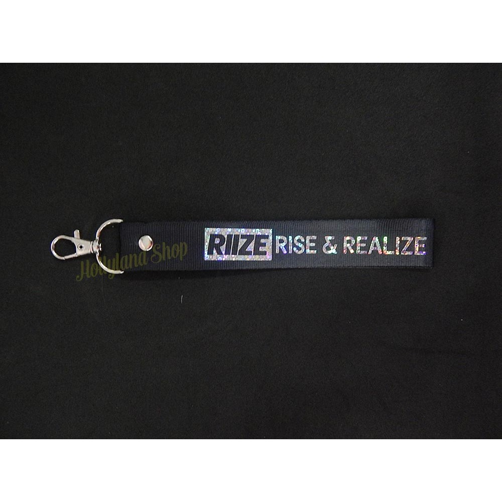 

Lanyard Strap Gantungan Tali Pendek Hologram KPOP GROUP everglow ive kep1er riize part 6 Unofficial