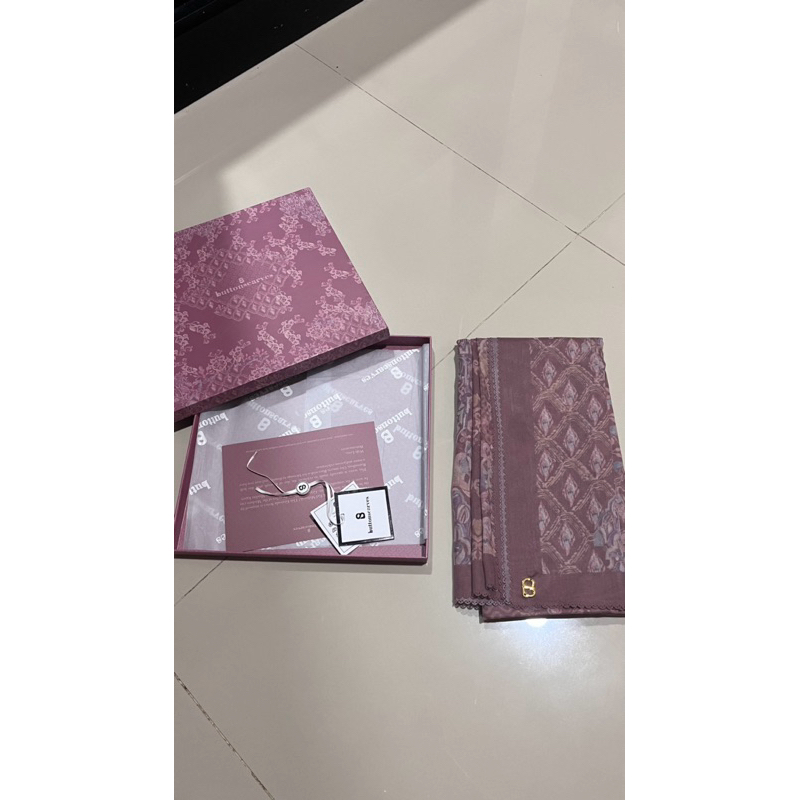 (PRELOVED) BUTTONSCARVES The Granada Voile Square “Mahogany”