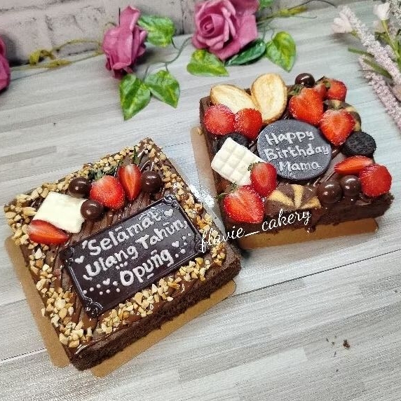 

Brownies Ultah Ukuran Sedang 14x14cm