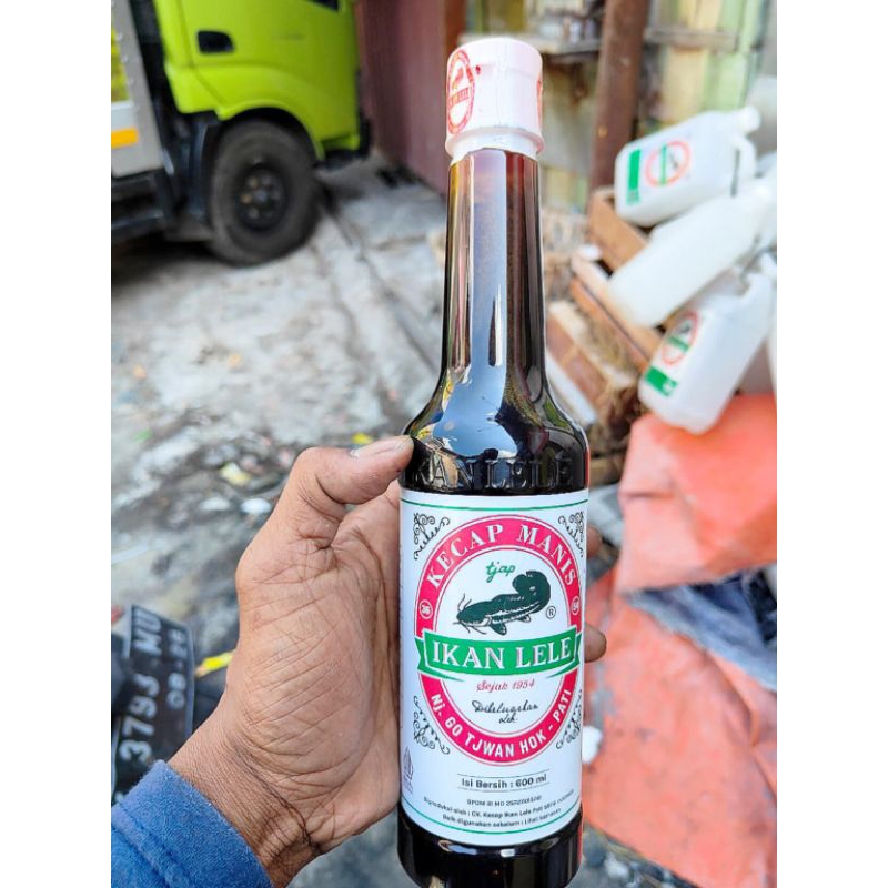 

Kecap lele 600 ml Khas Pati kemasan botol