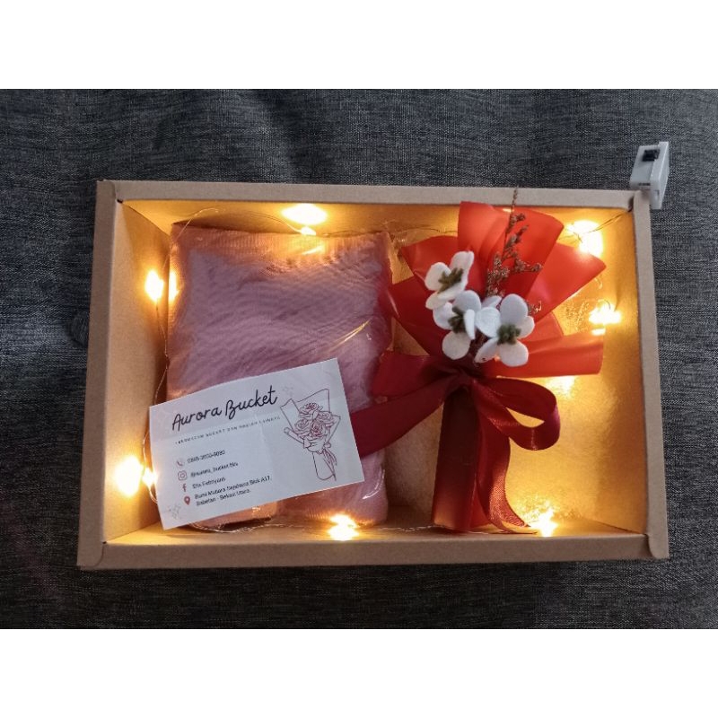

KADO HARI GURU CEWEK GIFT BOX HIJAB HADIAH PACAR GIFT BOX CUSTOM