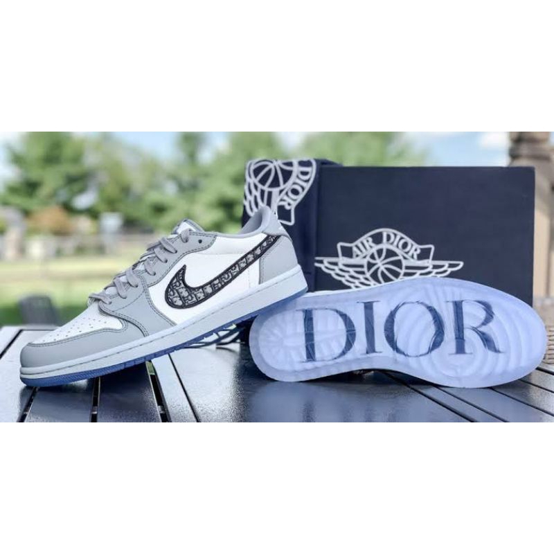 sepatu dior