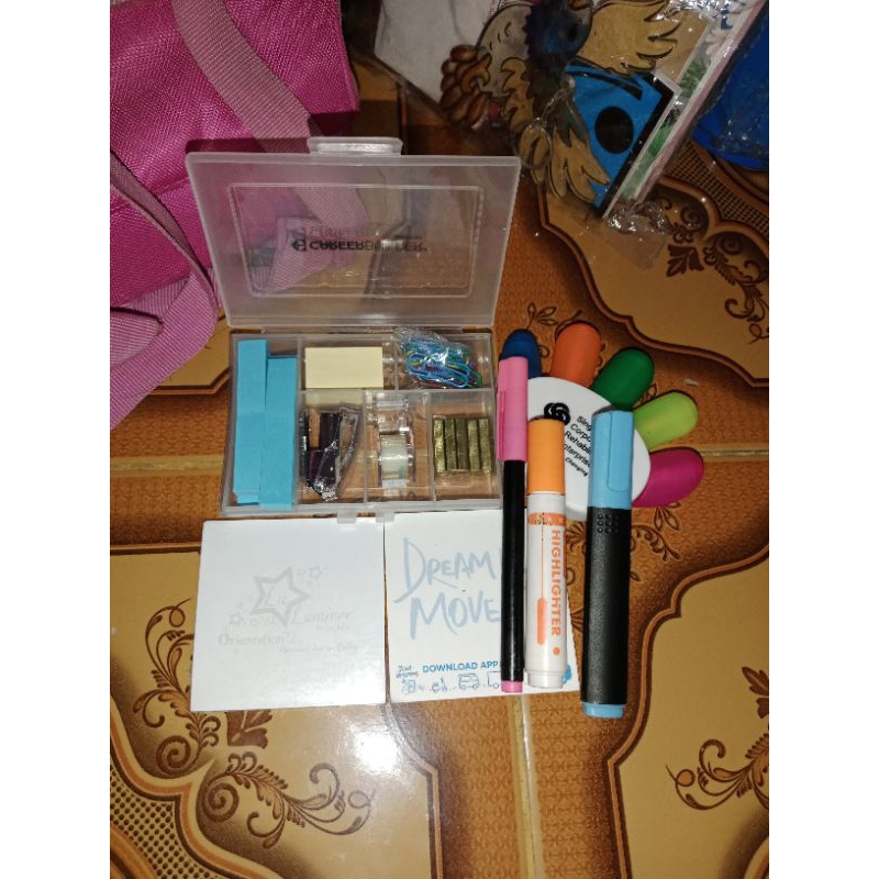 

alat tulis stabilo, stiky notes post it, staples kecil
