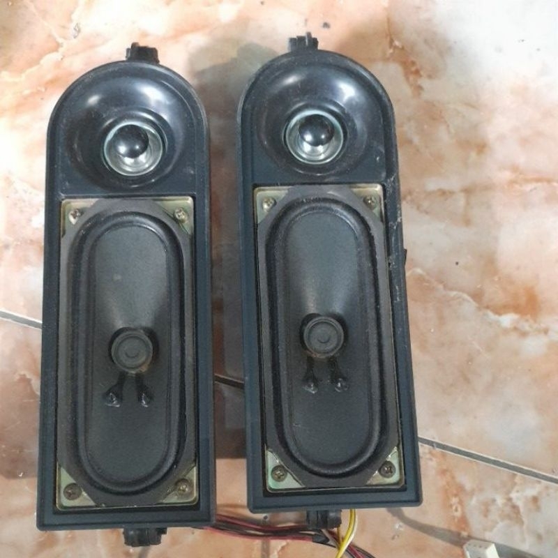 Satu set speaker tv lcd Polytron 32 inch PLM 32M11 dilengkapi twieter