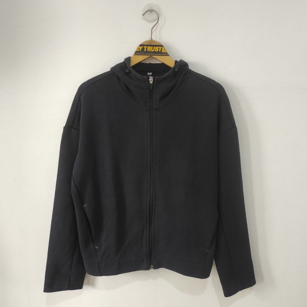 UNIQLO Zip Hoodie Polos - Hitam / Black - Model Soft Shell [size L]