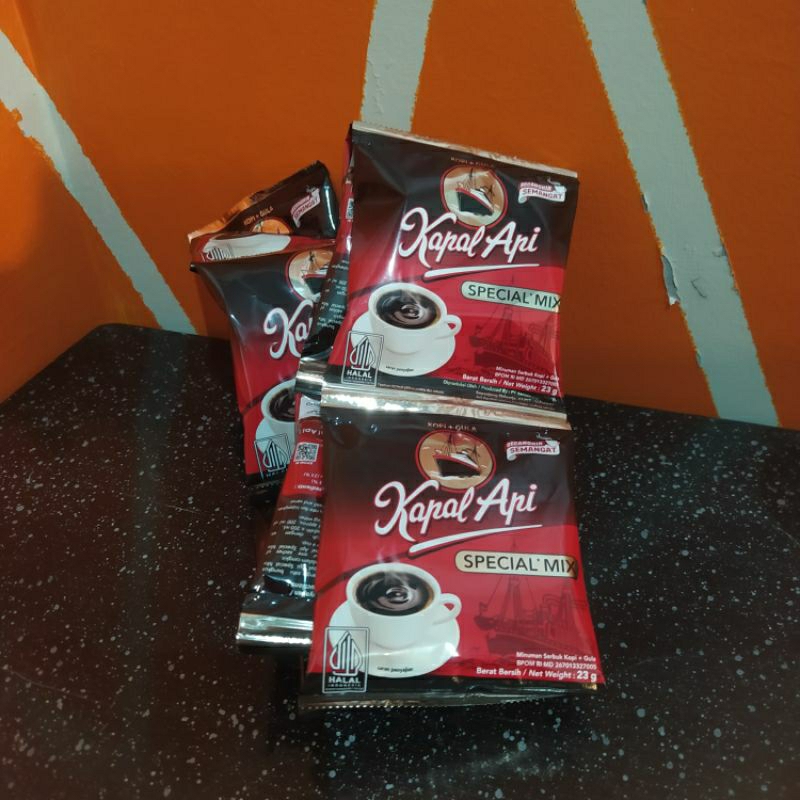 

Kopi hitam kapal api special mix kopi dan gula (1 renceng isi 10sachet)