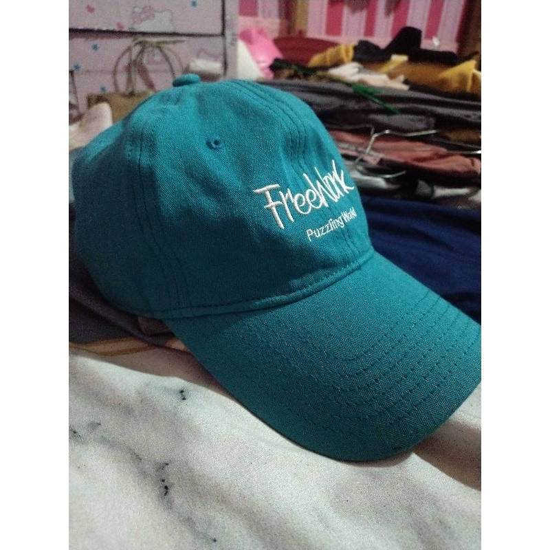 Preloved Topi Warna hijau tosca