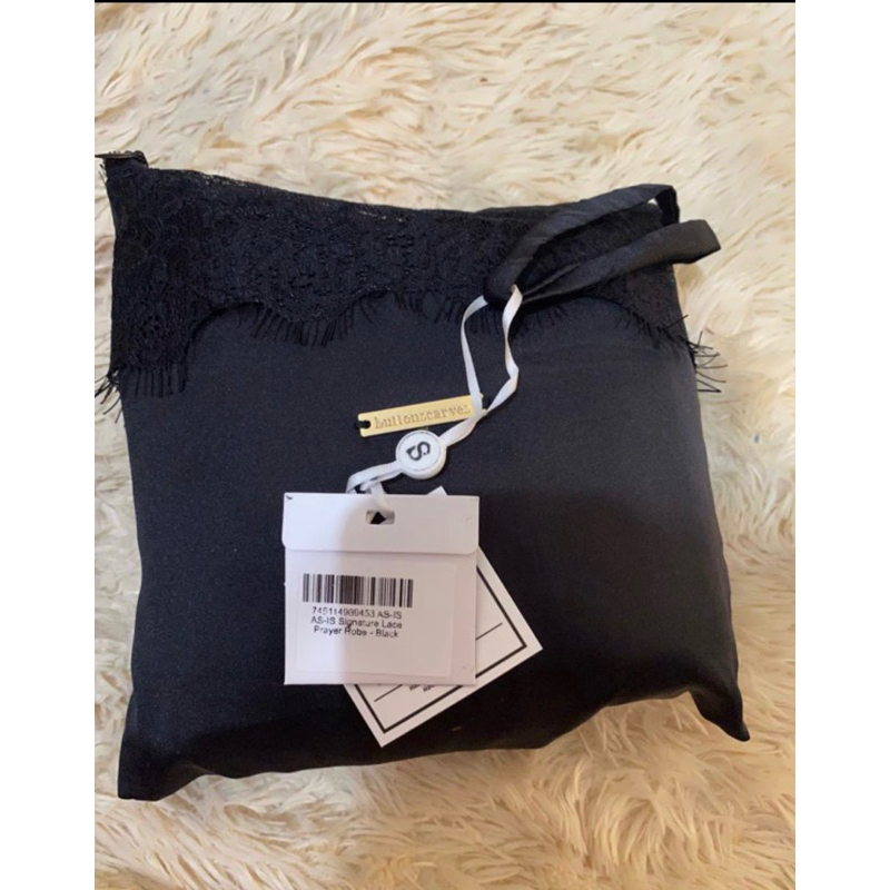 Buttonscarves as Is prayer robe