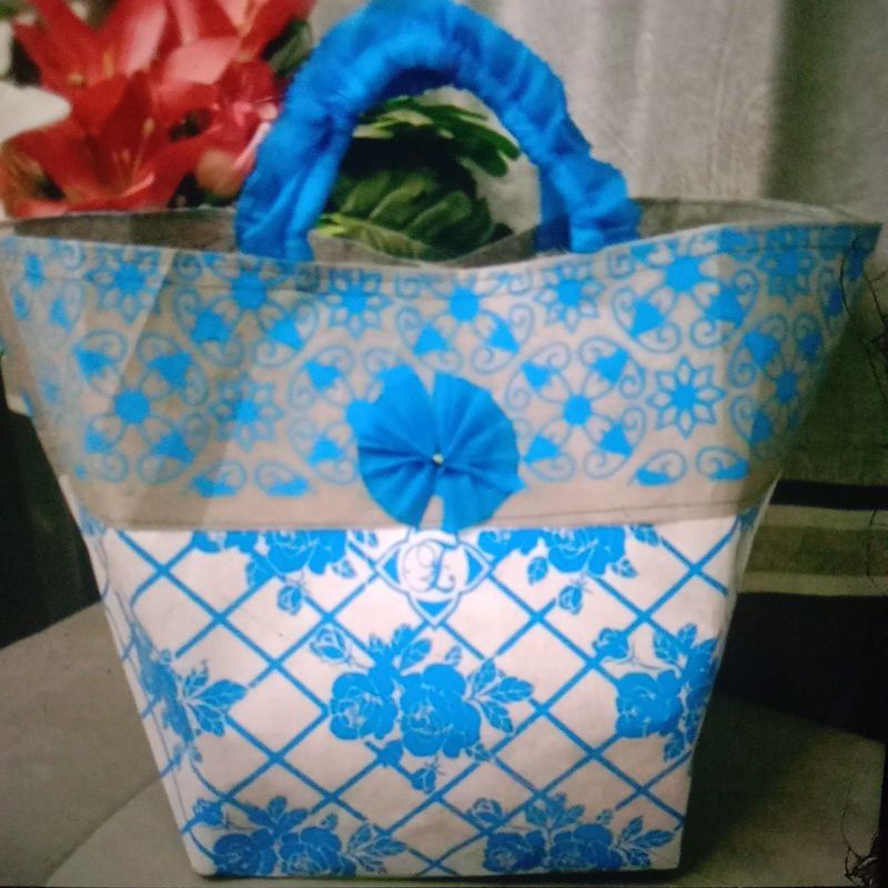 

tas hajatan /tas berkat /tas spunbond dus 22 tebal kaku per lusin isi 12 pcs