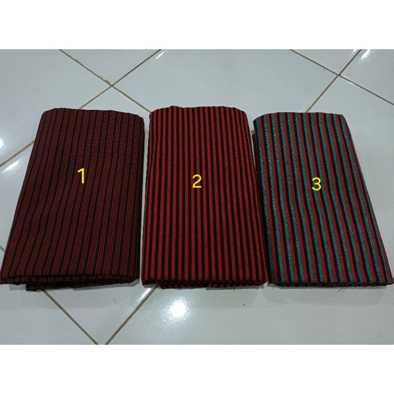 Kain Lurik Tenun Merah Maroon