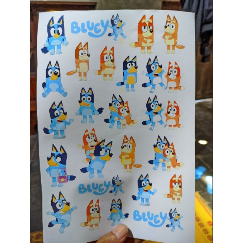 

Stiker Bluey sudah digunting tinggal tempel