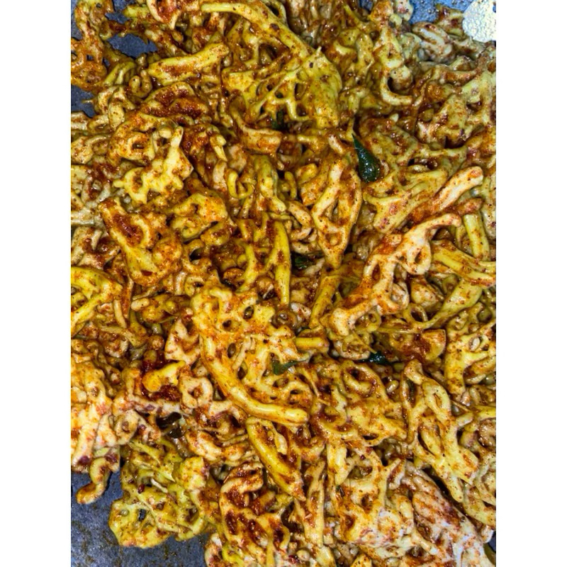 

KERUPUK MIE / KERUPUK MIE PEDAS DAUN JERUK ISI 500 GRAM Snacks