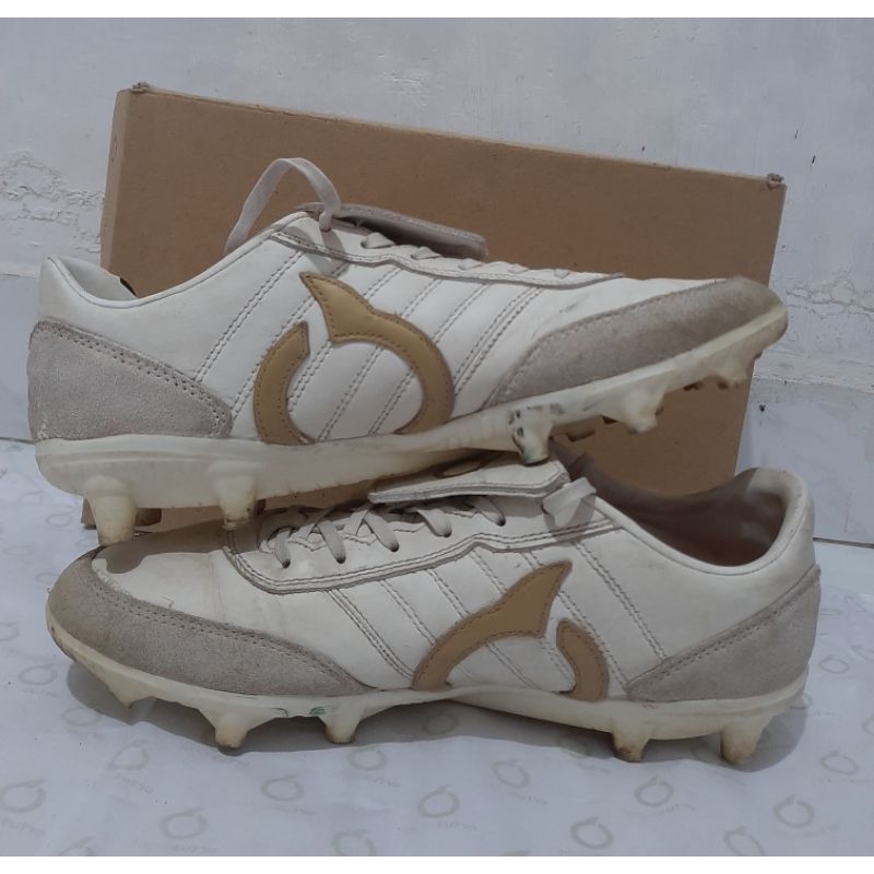 [PRELOVED] Sepatu Sepakbola Ortuseight Jogosala Rabona FG Off White/Gold Size 39