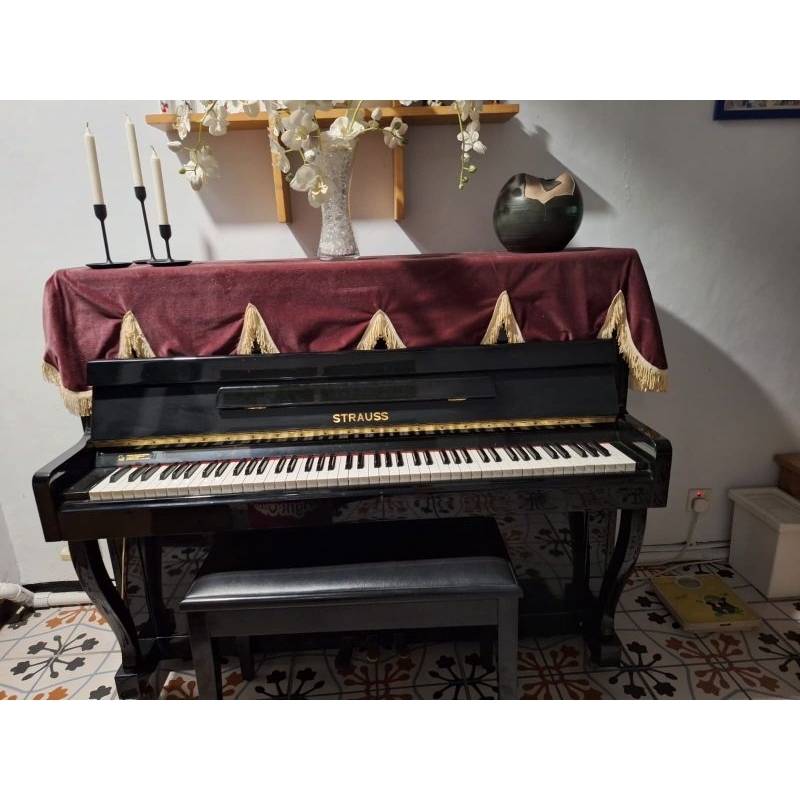 Piano STRAUSS, good condition, lokasi Jakarta Selatan