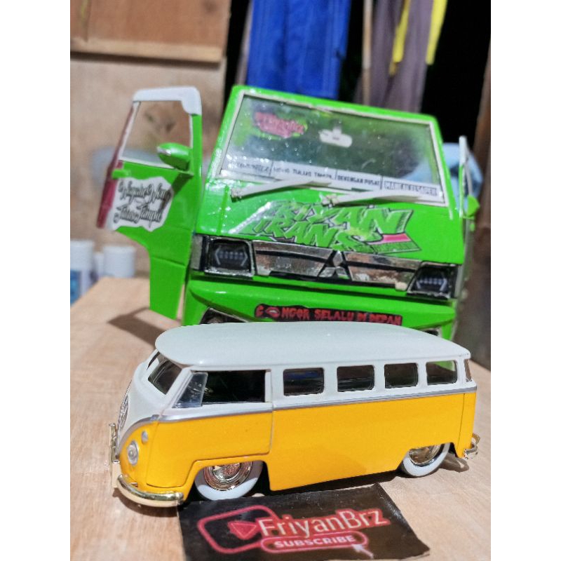 Diecast Jada Toys 1:32 scale Volkswagen T1 Kombi bus loose no box