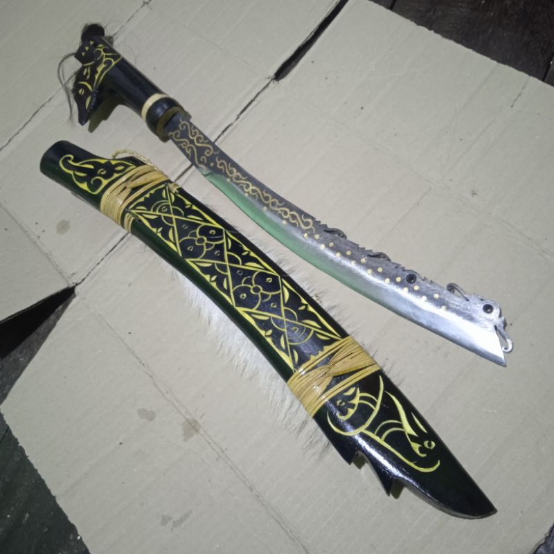 mandau khas kalimantan