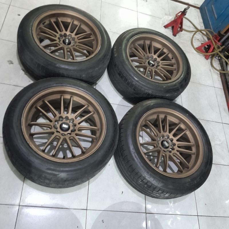Velg Mobil RE30 Hsr Revo Ring 18 Komplit Ban R18