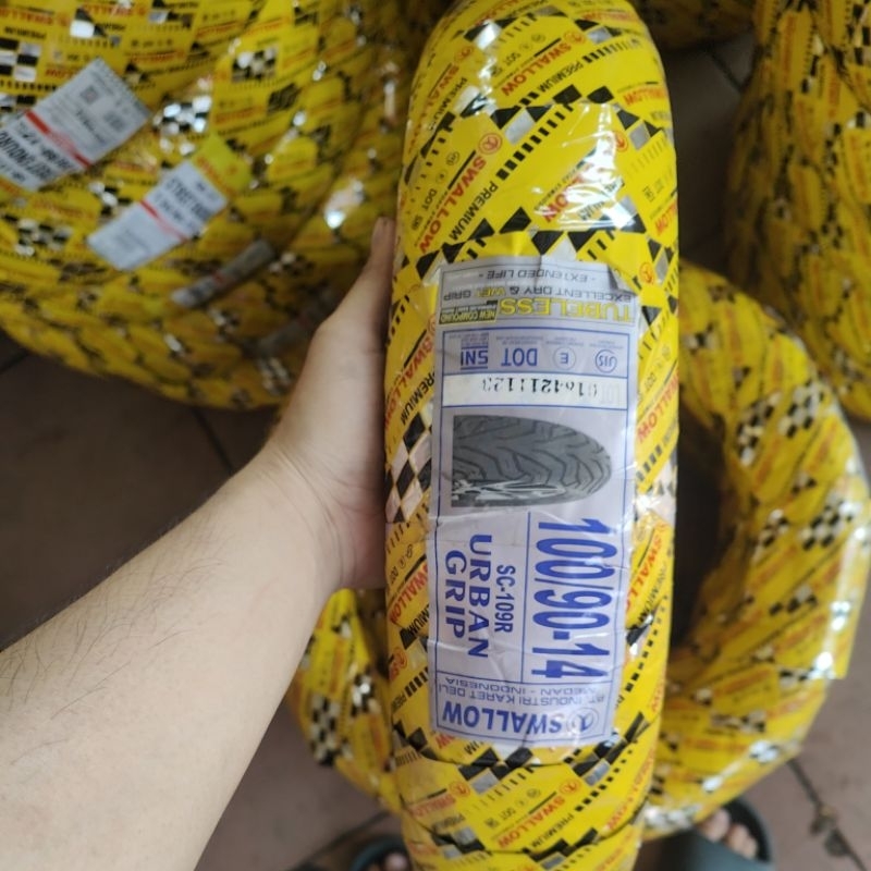 ban luar swallow tubeless 100/90-14 urban grip sc109