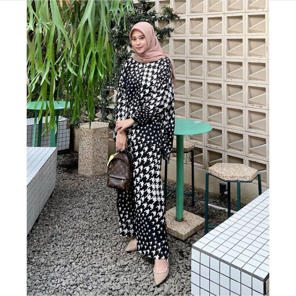 ISHANA BLACK MAHARA.ID