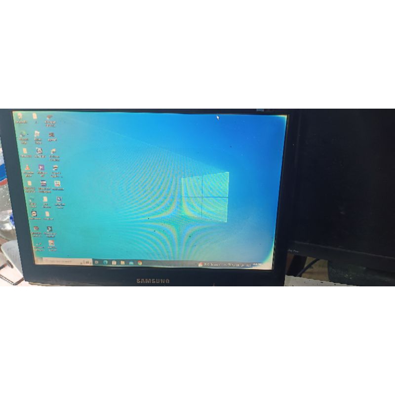 monitor lcd Samsung  17 wide minus putih