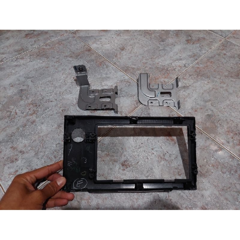 kupingan, bracket head unit, frame head unit brio ori.