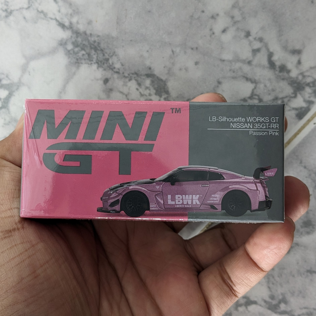 Mini GT 418 Nissan GTR R35 Passion Pink LBWK