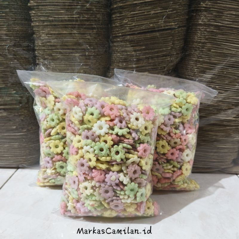 

Markas Camilan | Snack Kembang Sakura Warna Warni Gurih dan Renyah 330 gram