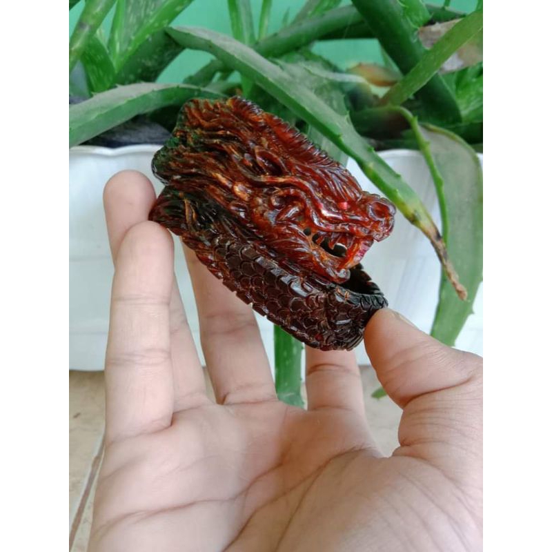 Gelang akar Bahar merah kristal ukir Naga samping tembus cahaya, Akar Bahar Ukir naga