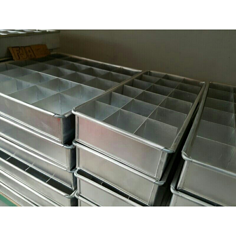 Loyang sekat / Loyang bronies sekat / Loyang kotak / Loyang bolu / Loyang bolu sekat / Loyang Browni