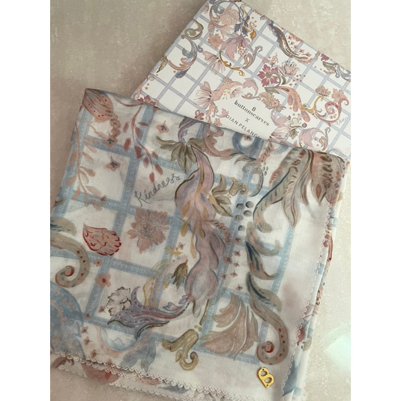 Preloved Buttonscarves x Dian Pelangi Blanc