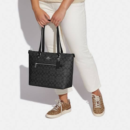 tas branded F79609 Gallery Tote Signature Smoke Black