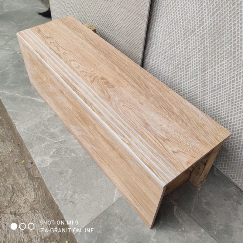 granit tangga motif kayu 30x120&amp;20x120
