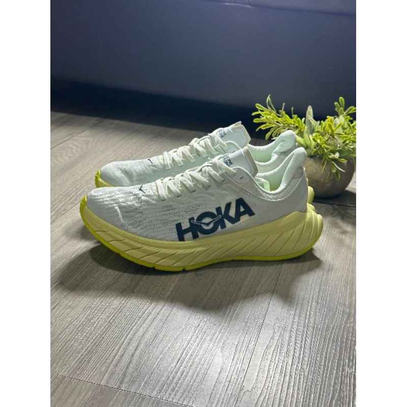 Hoka carbon X2