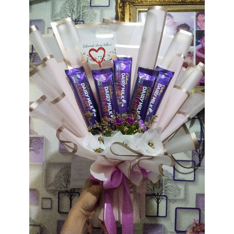 

buket coklat dairy milk 62g 5pcs.