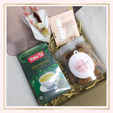 

HAMPERS / GIFT BOX / KADO / HADIAH Ulang Tahun, Wisuda, Birthday TEA BOX COOKIES