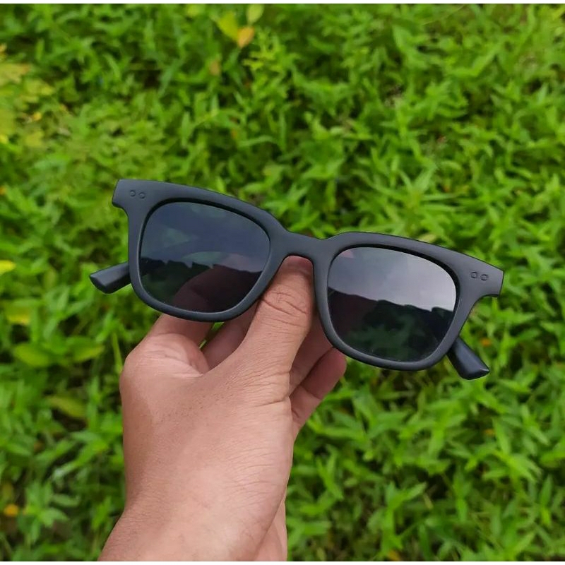 Kacamata Vincent Hitam Doff Logo V / Kacamata Hitam Pria Wanita / Kacamata Pantai / Kacamata Bali