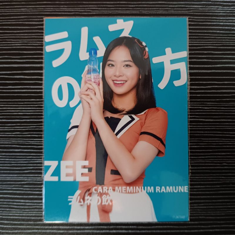 Photopack JKT48 Zee Cara Meminum Ramune