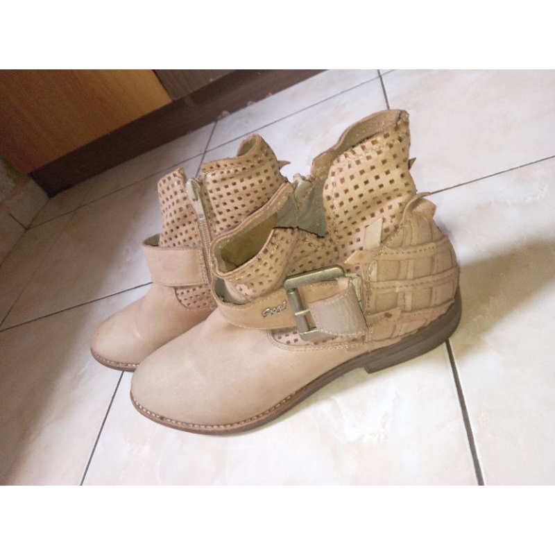 Sepatu Boot Gosh (second)